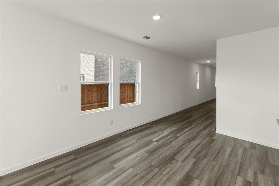 08. 14204 Coness - Dining