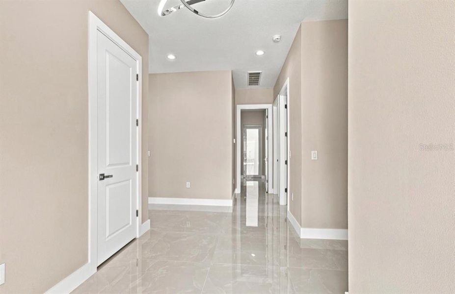 Spacious, unfurnished interior of a new home in , Tampa (Image 59).