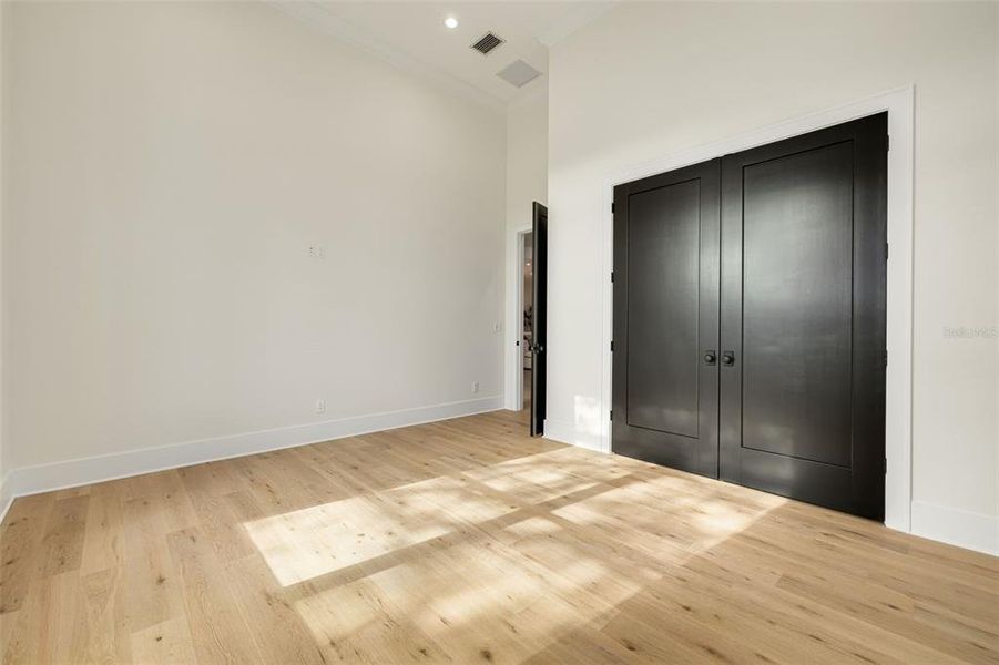 Spacious, unfurnished interior of a new home in , Belleair (Image 20).