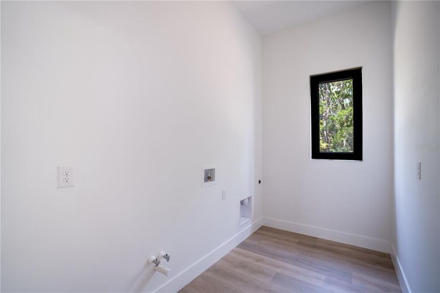 Spacious, unfurnished interior of a new home in , Homosassa (Image 15).