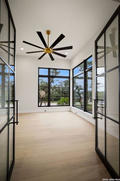 Spacious, unfurnished interior of a new home in , Boerne (Image 33).