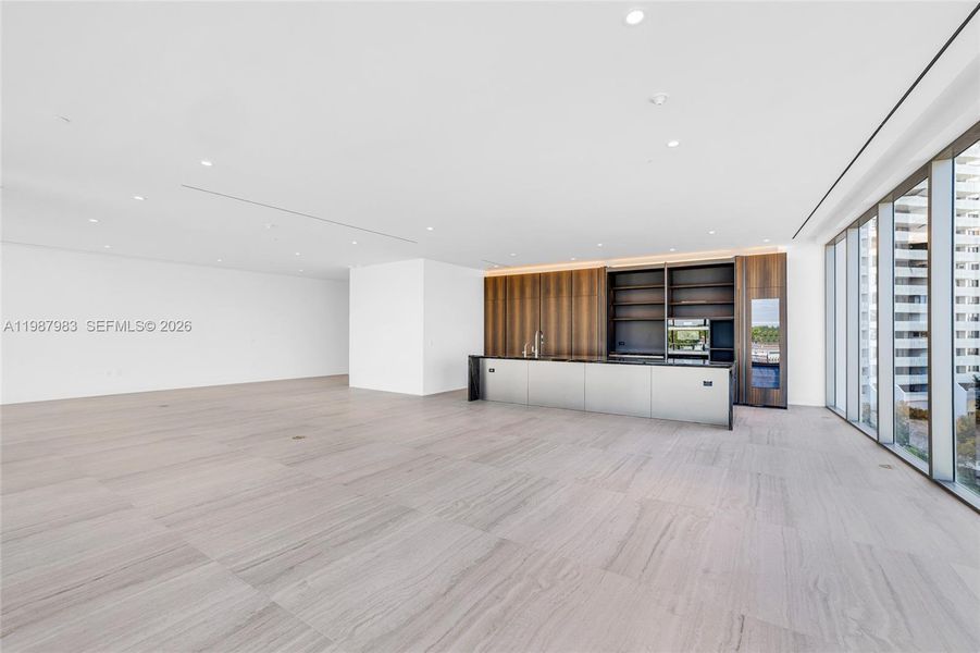 Spacious, unfurnished interior of a new home in , Miami (Image 27).