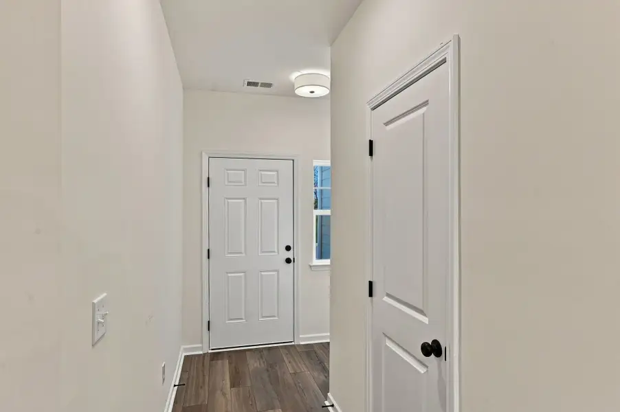 Spacious, unfurnished interior of a new home in Spring Branch, Smyrna (Image 18).