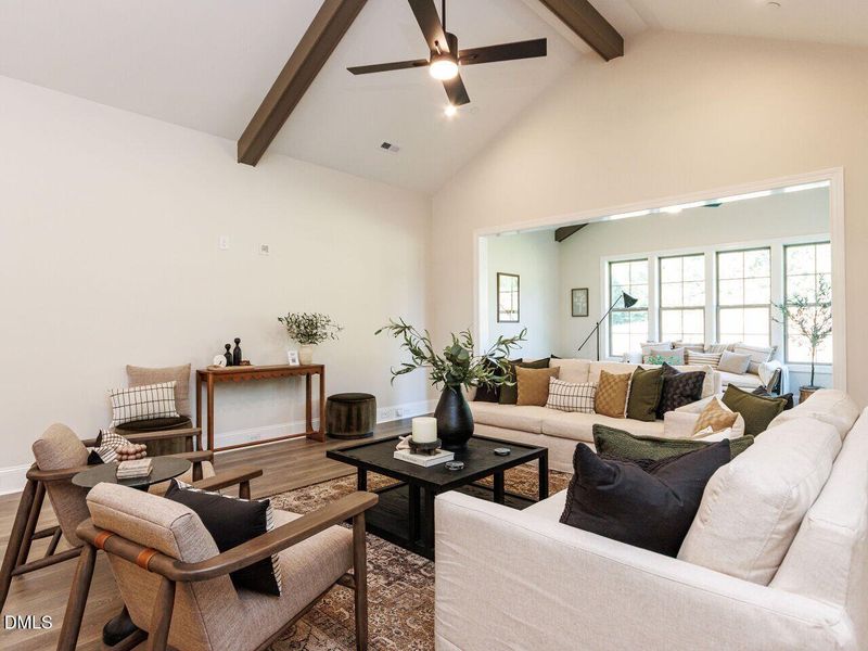 018-1280x960-living-room