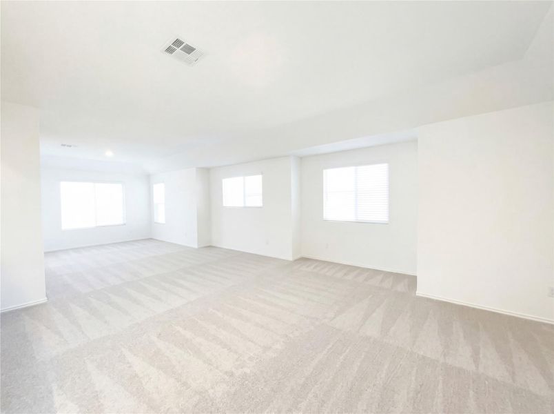 Spacious, unfurnished interior of a new home in The Colony, Bastrop (Image 22).