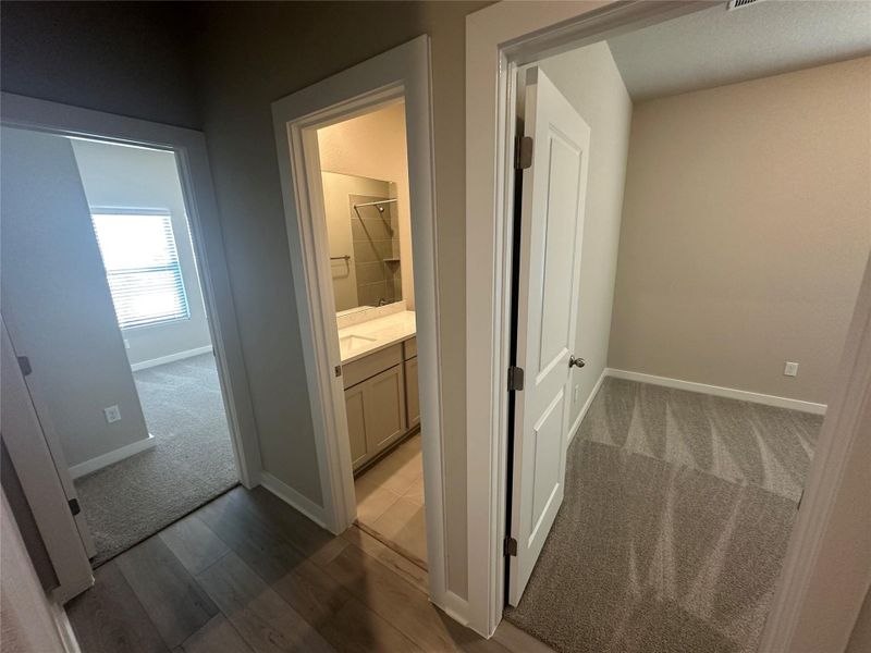 Hallway to bedrooms & bath