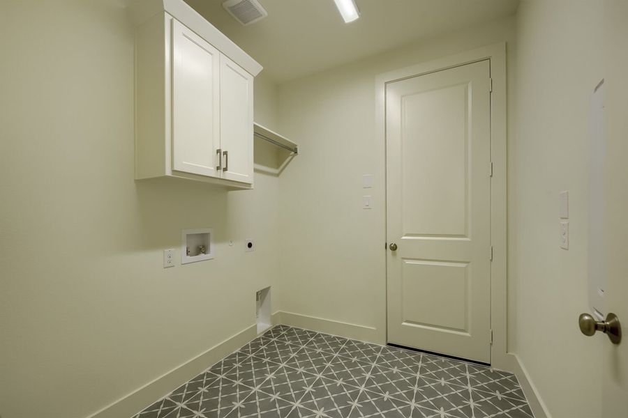 690 Red Cedar - Laundry Room