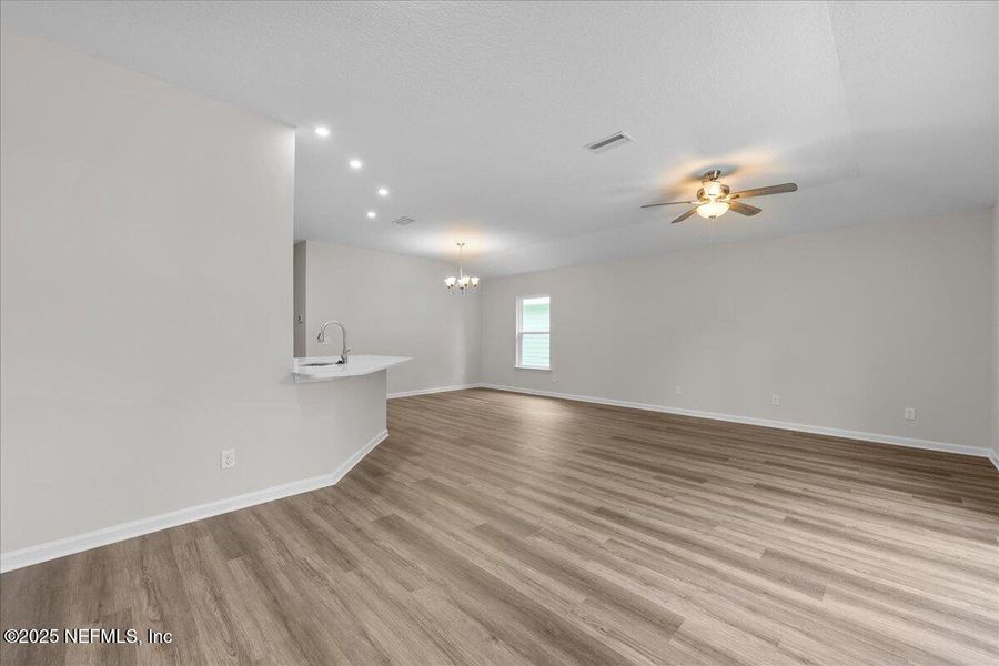 Spacious, unfurnished interior of a new home in , Palatka (Image 13).