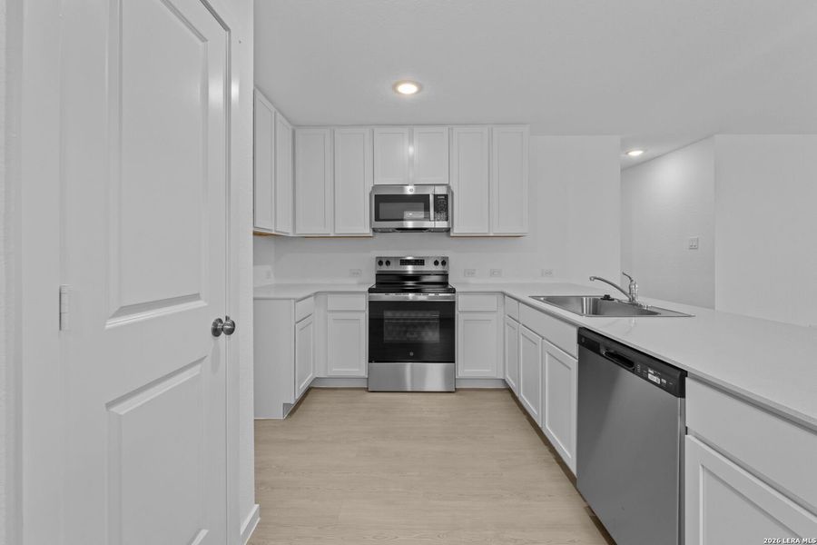 Furnished interior view inside a new home in Guadalupe Ridge, New Braunfels (Image 8).