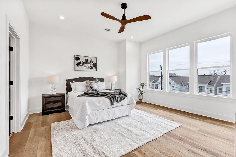 Spacious main bedroom on the third floor, featuring enormous glass windows that provide breathtaking views of the neighborhood, flooding the room with natural light. Spacious main bedroom on the third floor, featuring enormous glass windows that provide breathtaking views of the neighborhood, flooding the room with natural light.