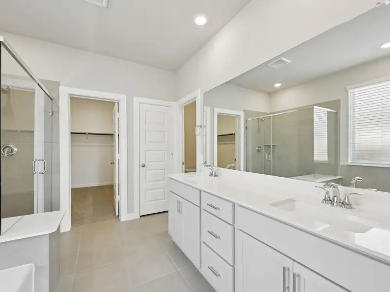 Furnished interior view inside a new home in Stewart's Ranch, Conroe (Image 9).