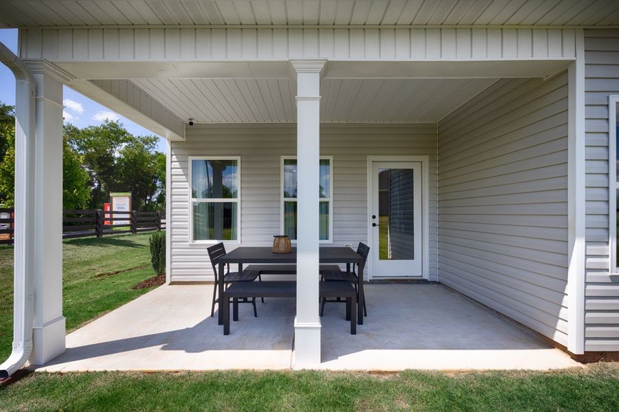 Representative exterior details of a home built from the The Hampton by Smith Douglas Homes in La Segarra, Brookshire (Image 3).
