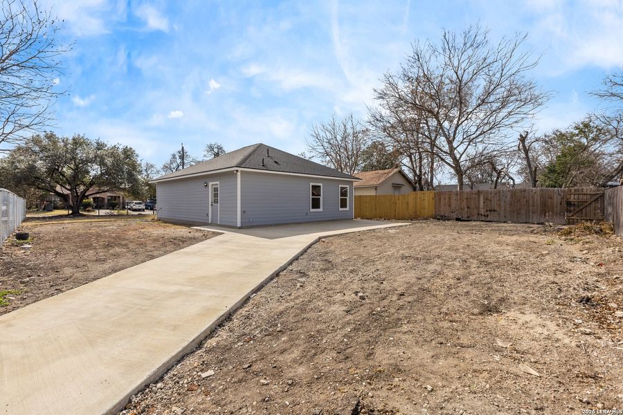 Exterior details and patio area of a home in , San Antonio (Image 19).