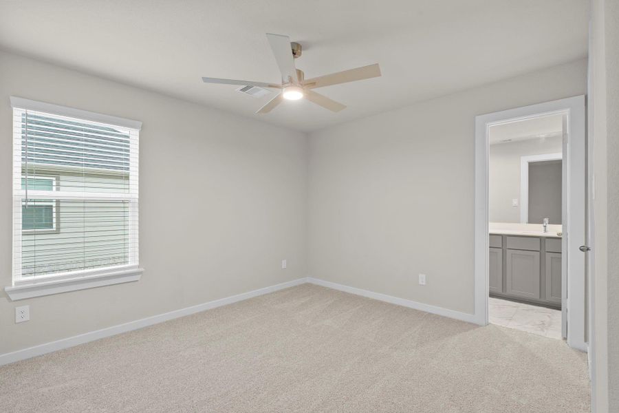 Spacious, unfurnished interior of a new home in Briarwood Crossing, Rosenberg (Image 16).
