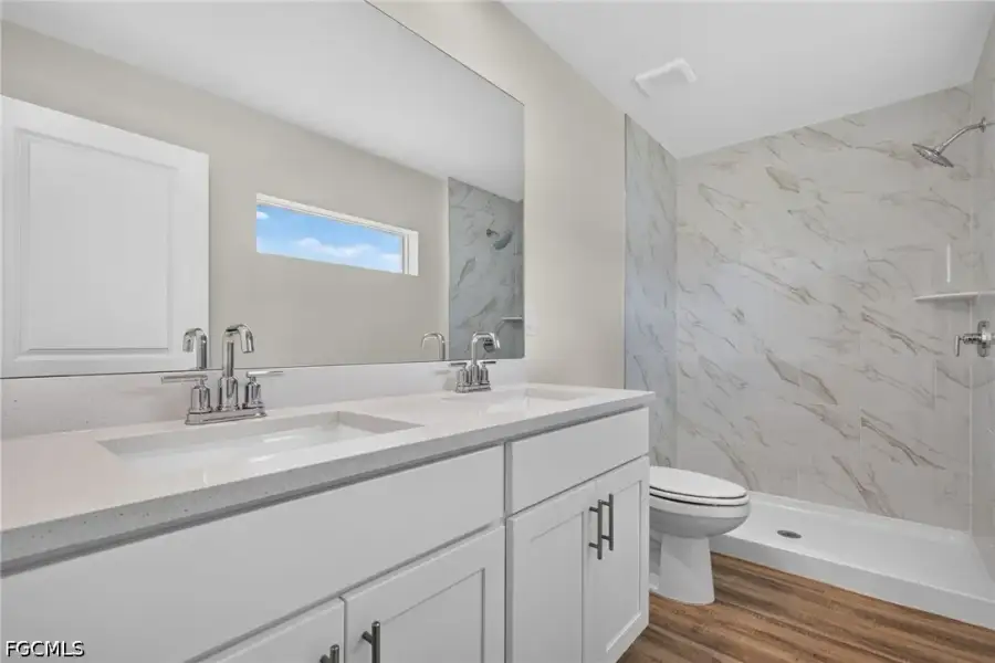 Furnished interior view inside a new home in Cape Coral, Cape Coral (Image 11).