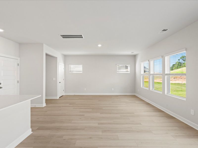 Welcome to the Lennon floorplan at Creek Ridge - Heritage Collection.