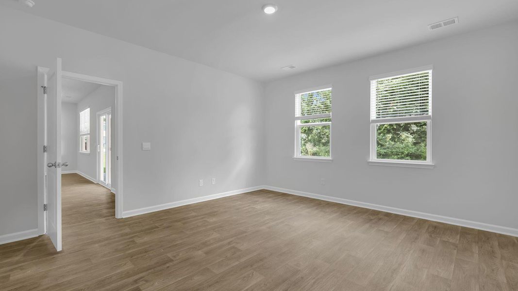 Spacious, unfurnished interior of a new home in Sheep Island, Summerville (Image 21).