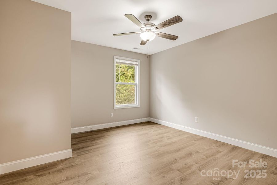Spacious, unfurnished interior of a new home in , Asheville (Image 31).