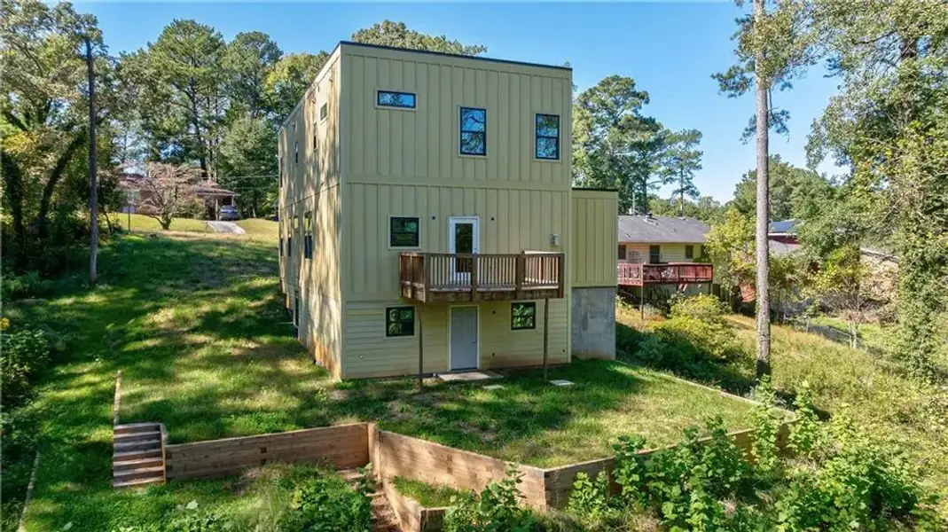 Exterior details and patio area of a home in , Hapeville (Image 12).