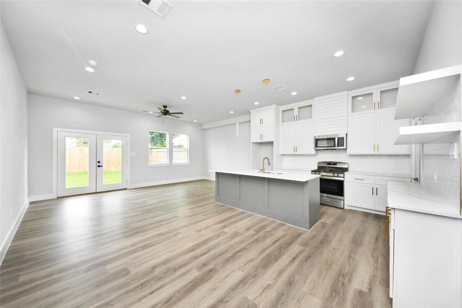 Spacious, unfurnished interior of a new home in , Houston (Image 26).