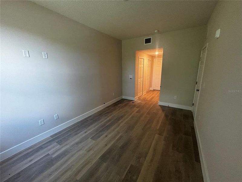 Spacious, unfurnished interior of a new home in , Orlando (Image 13).