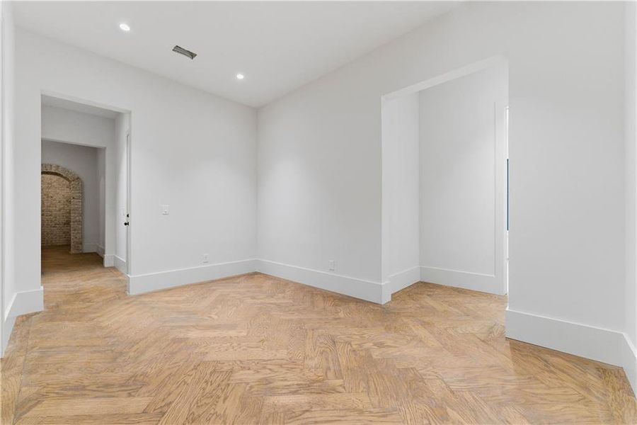 Spacious, unfurnished interior of a new home in , Atlanta (Image 55).