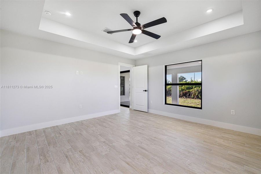 Spacious, unfurnished interior of a new home in , Lehigh Acres (Image 24).