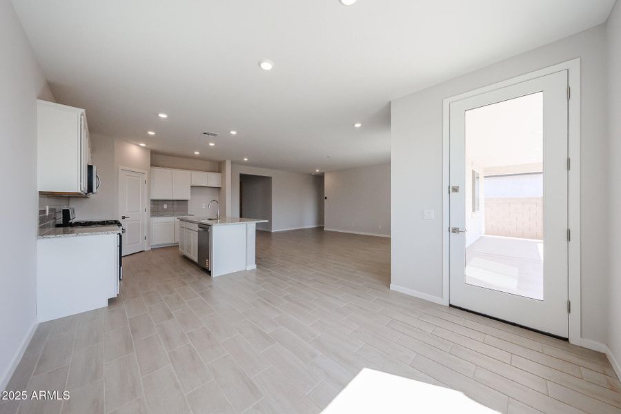 13_RED-74-Century-Communities_dining-bac