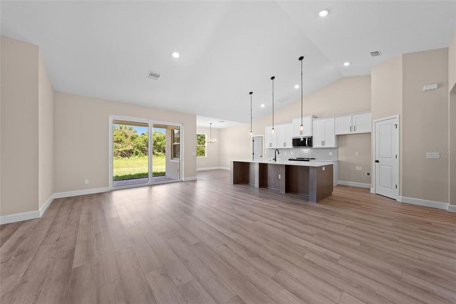 Spacious, unfurnished interior of a new home in , Kissimmee (Image 13).