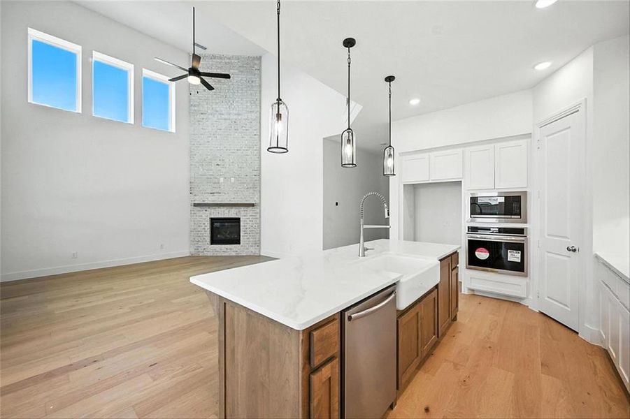 526RedBarnMIDLB005 526RedBarnMIDLB005