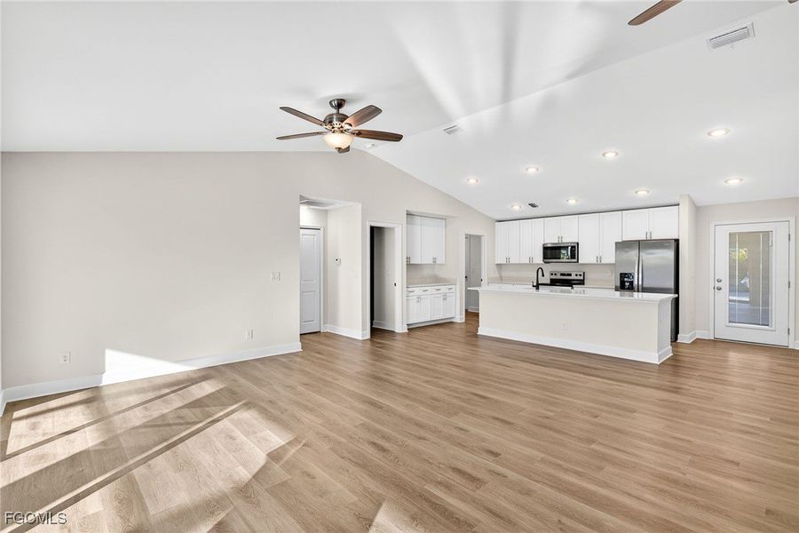 Spacious, unfurnished interior of a new home in Cape Coral, Cape Coral (Image 16).