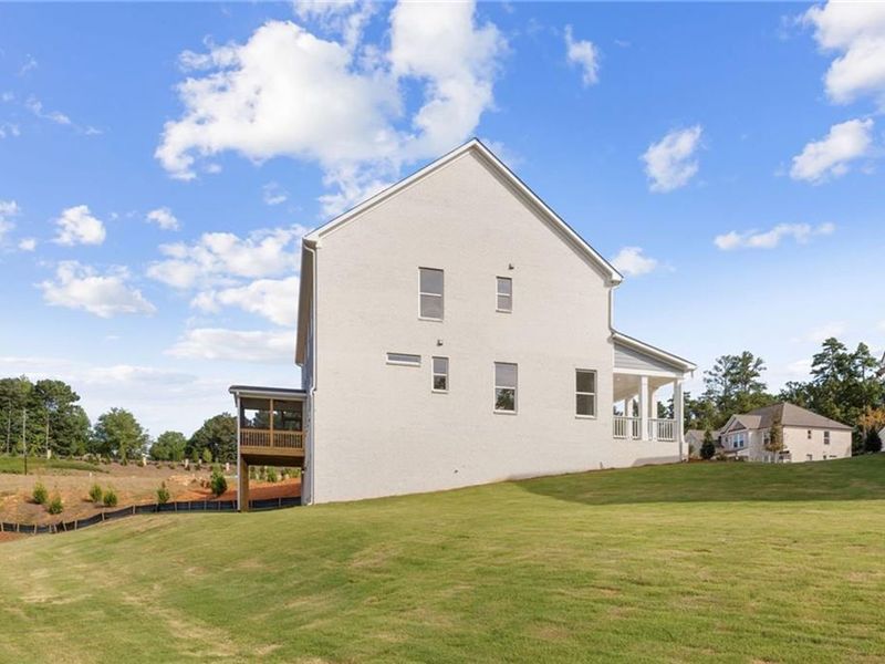 Image 14 of a home in Melody Lakeside Estates.