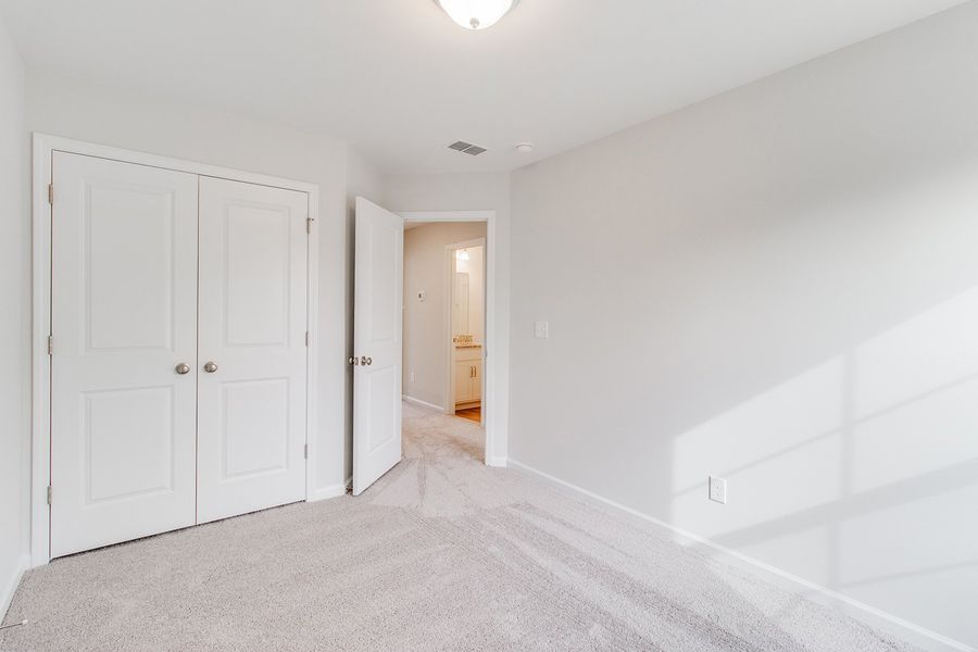 Spacious, unfurnished interior of a new home in Astoria, Columbia (Image 21).
