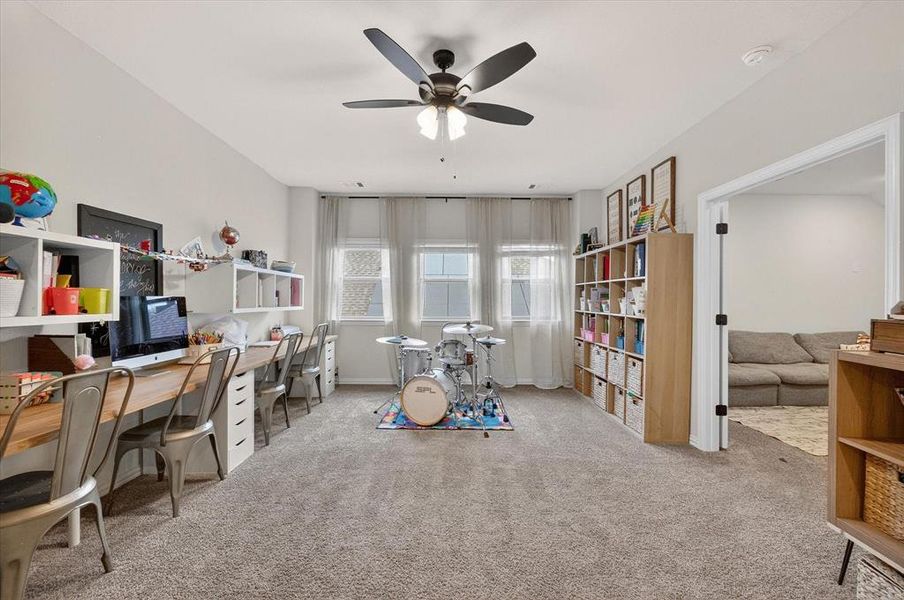 Furnished interior view inside a new home in Oaks of North Grove, Waxahachie (Image 30).