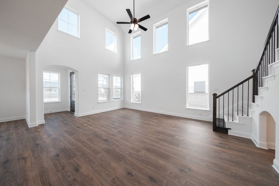 Spacious, unfurnished interior of a new home in Treeline, Justin (Image 15).