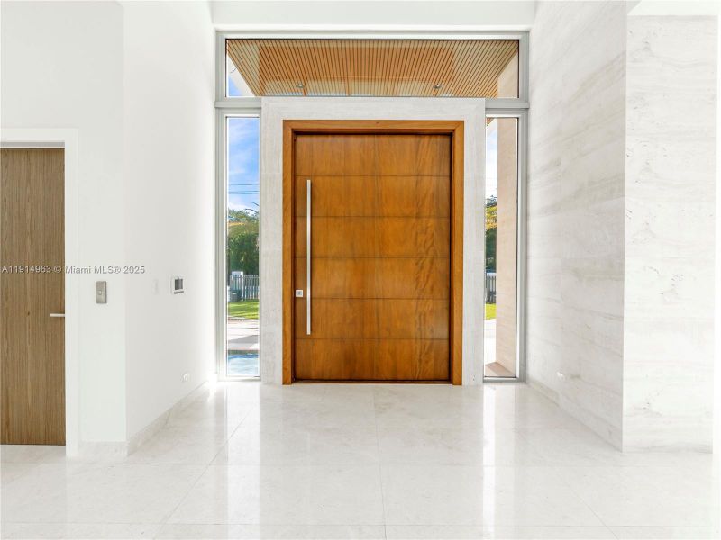 Spacious, unfurnished interior of a new home in , Pinecrest (Image 19).