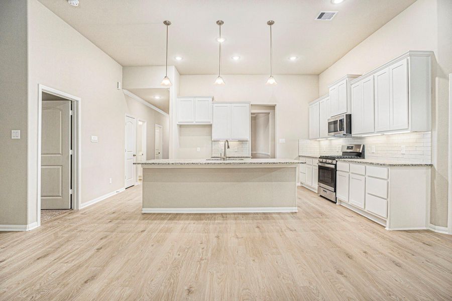 Image 15 of a home in Encino Estates.