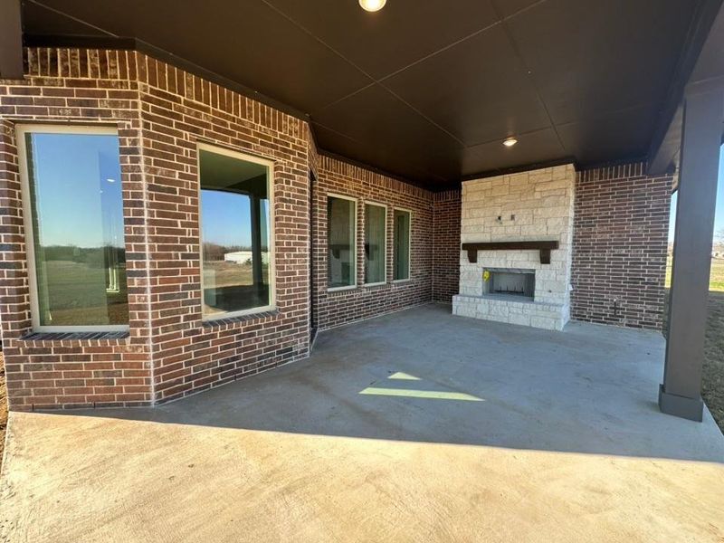Exterior details and patio area of a home in Fannin Ranch, Leonard (Image 4).