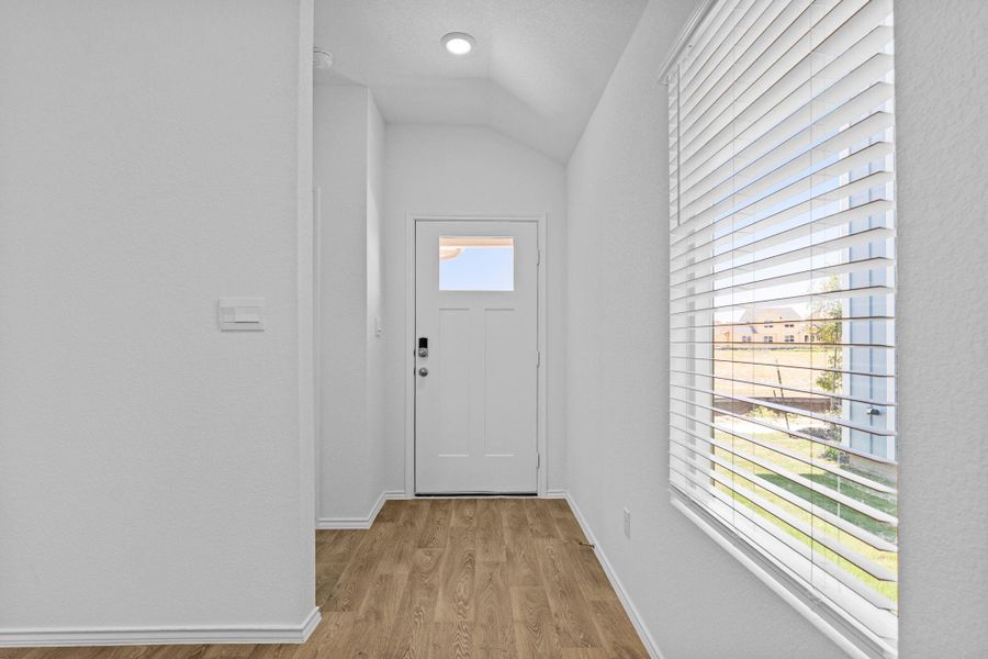 Spacious, unfurnished interior of a new home in Valverde, Bastrop (Image 14).