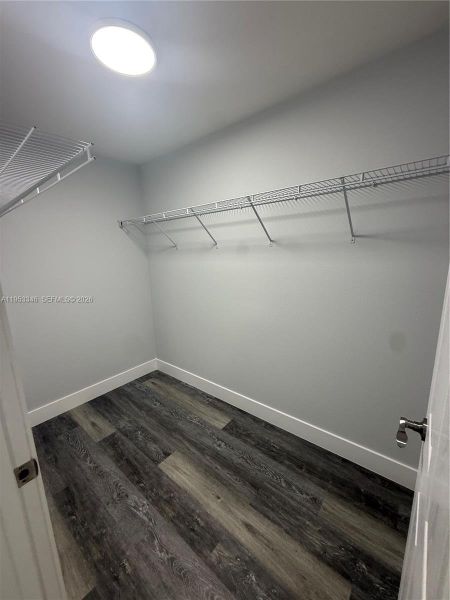 Spacious, unfurnished interior of a new home in , Dunnellon (Image 24).