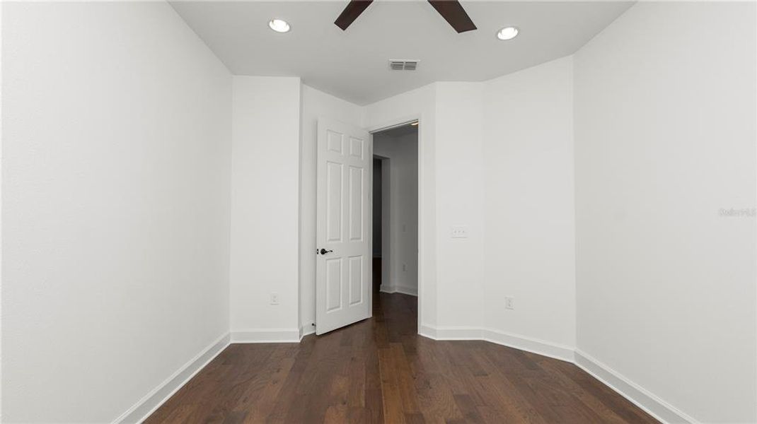 Spacious, unfurnished interior of a new home in , Lakeland (Image 29).