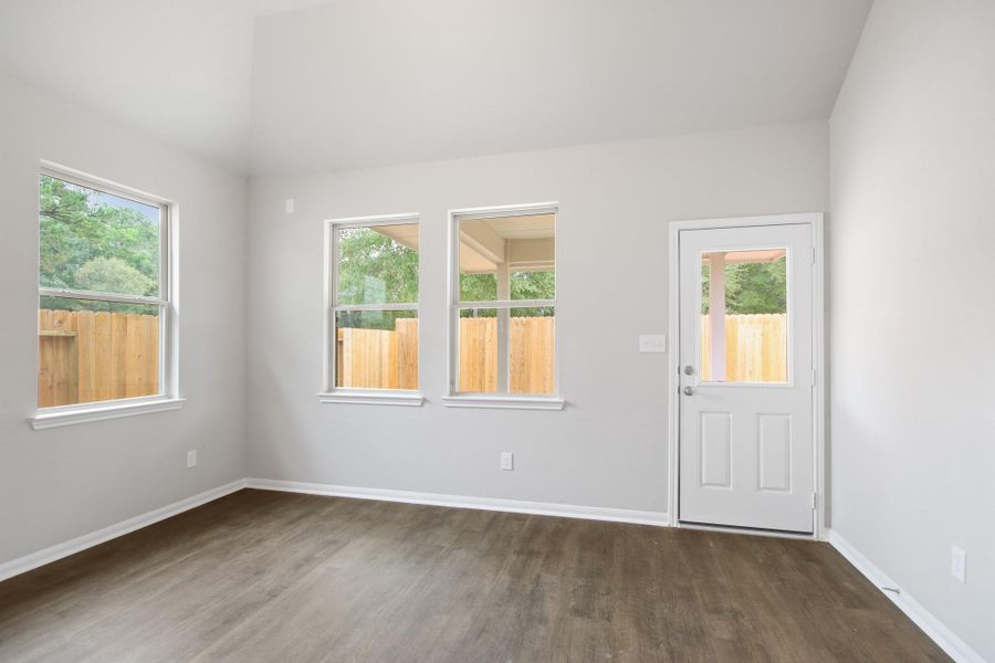 Sun-lit dining area (*Photo not of actual home and used for illustration purposes only.) Sun-lit dining area (*Photo not of actual home and used for illustration purposes only.)