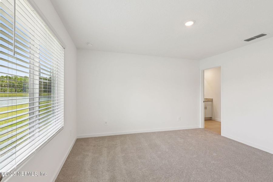 Spacious, unfurnished interior of a new home in Azalea Creek, Jacksonville (Image 20).