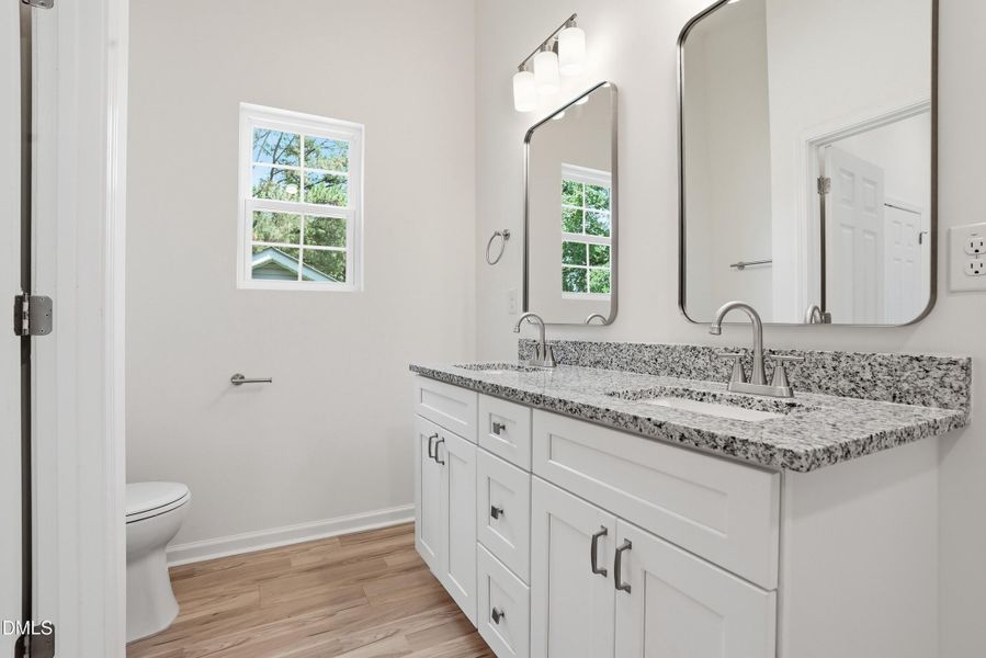 516 Singletary St SE-38