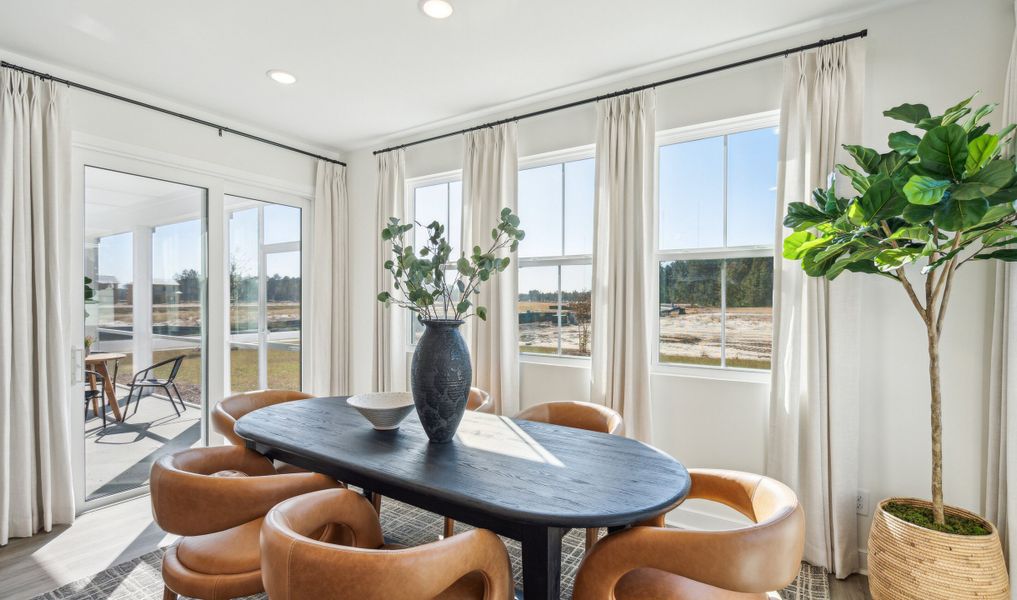 Dining Area Dining Area