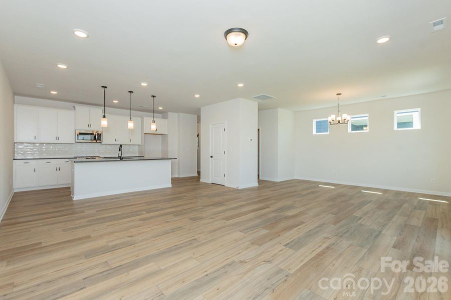 Spacious, unfurnished interior of a new home in Sunset Meadows, Charlotte (Image 13).