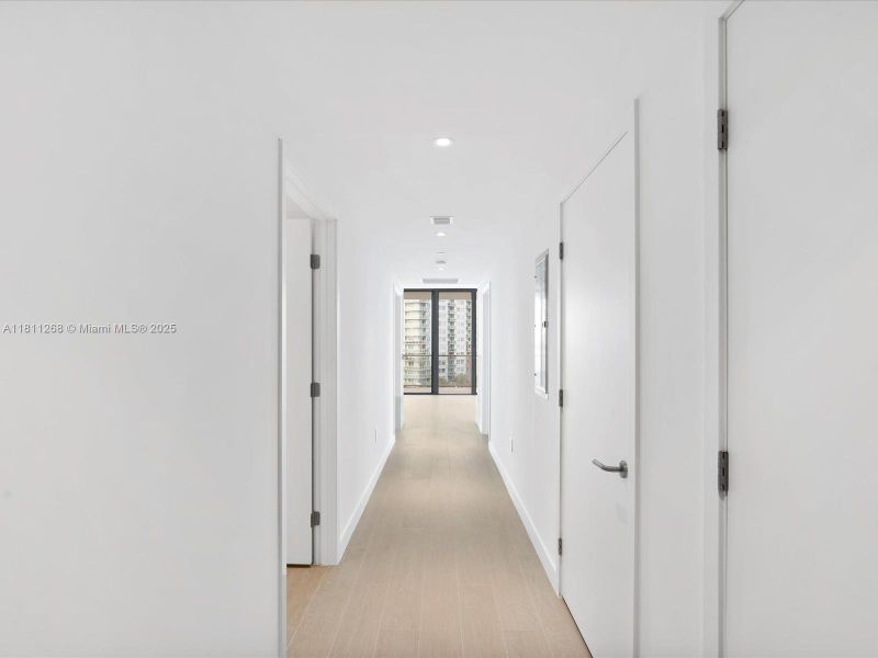 Spacious, unfurnished interior of a new home in Five Park, Miami Beach (Image 22).