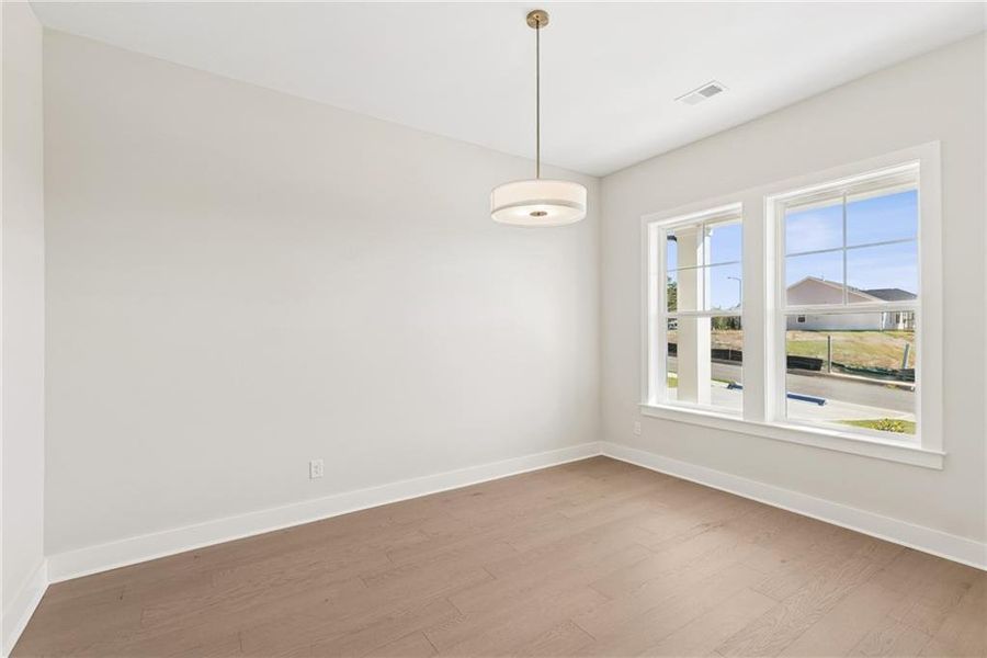 Spacious, unfurnished interior of a new home in Old Mill Preserve, Dallas (Image 10).