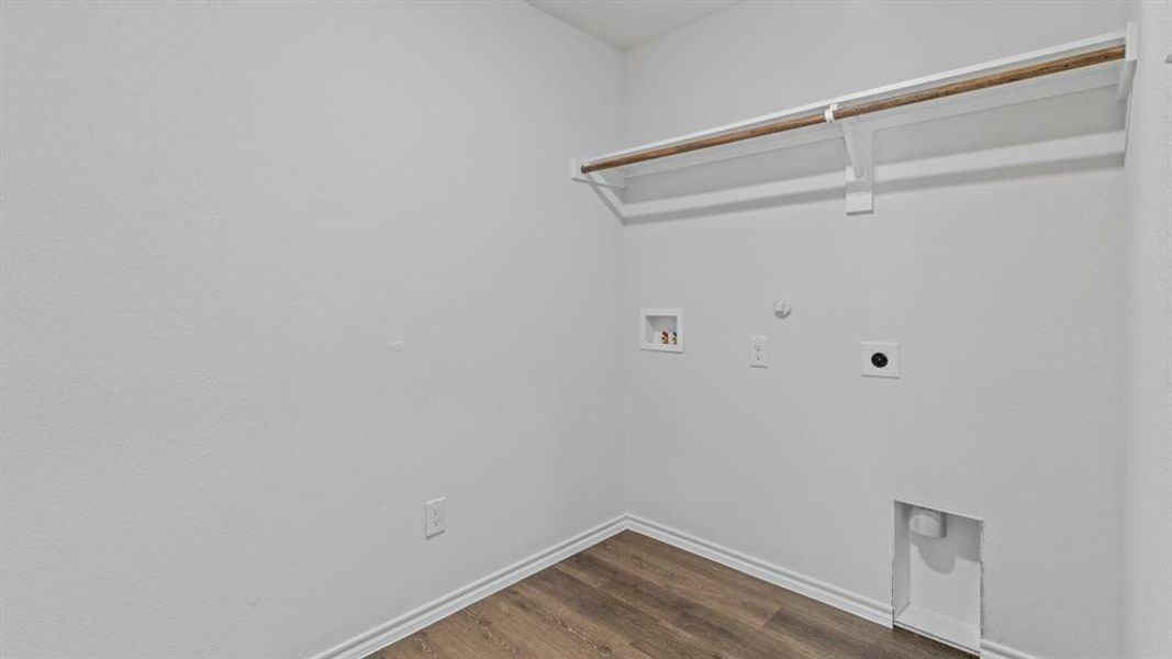 Spacious, unfurnished interior of a new home in Bluff Springs, Ferris (Image 8).