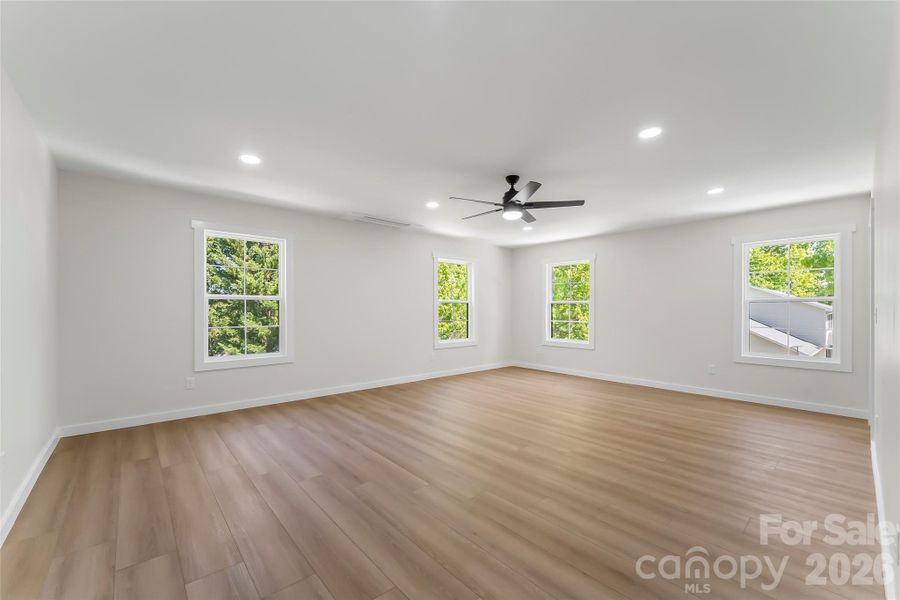 Spacious, unfurnished interior of a new home in , Marion (Image 30).
